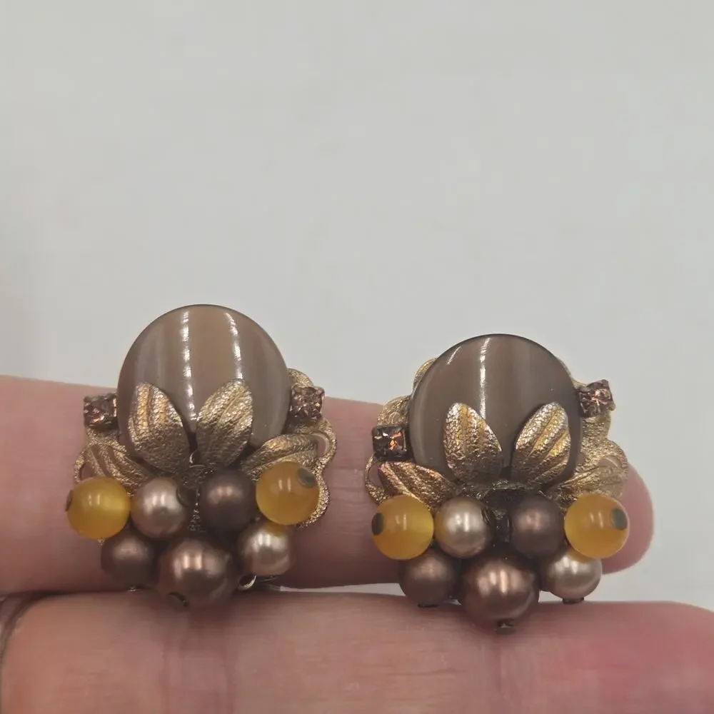 Vtg 50s Brown Lucite Bead Cluster Clip On Earrings Gold Tone Floral Statement